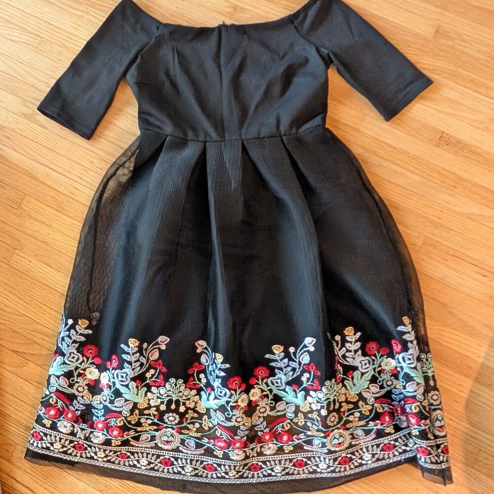 Just Me Off-Shoulder Embroidered Floral Midi Dress | Size L